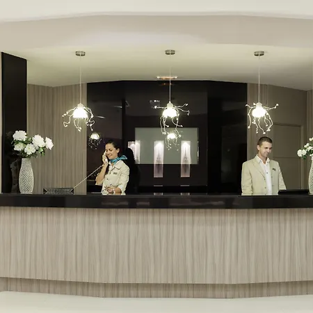 H10白色套房精品酒店 - 仅成人 4*