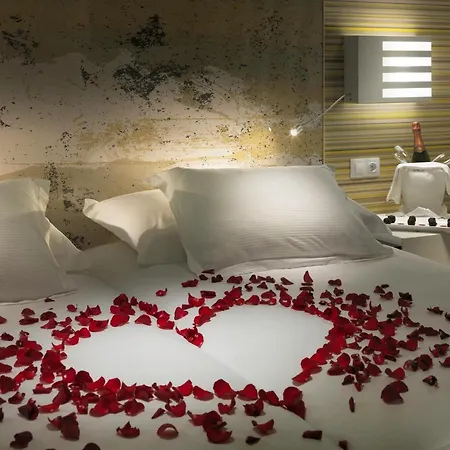 Boutique H10 White - Adults Only