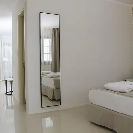 Boutique H10 White - Adults Only מלון 4*