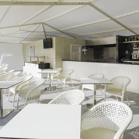 Boutique H10 White - Adults Only